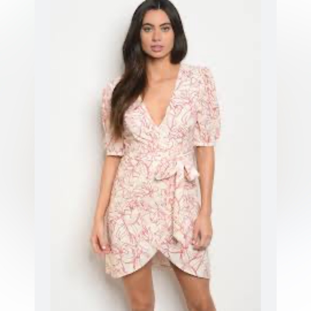 Honey Punch wrapped‎ in floral print Ivory mini dress Sz M NWT